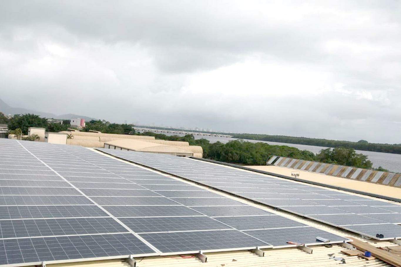 Placas fotovoltaicas instaladas na unidade do Sest-Senat em São Vicente reduzem consumo de energia