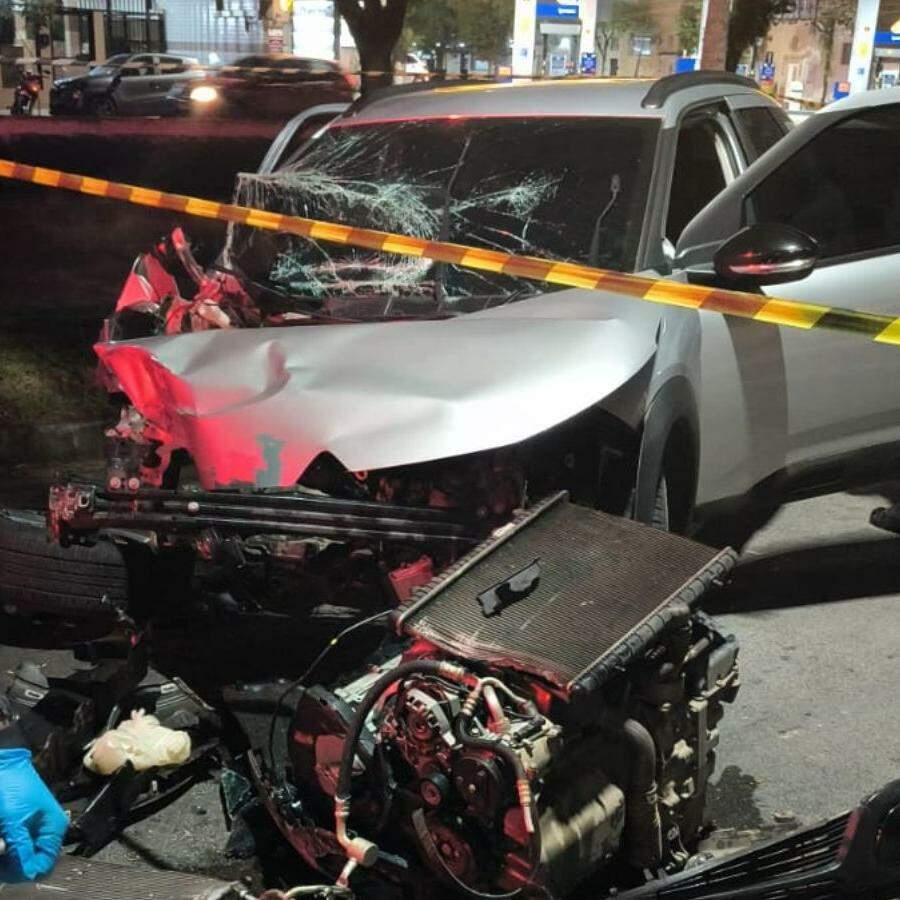 Motor do veículo foi parar no chão