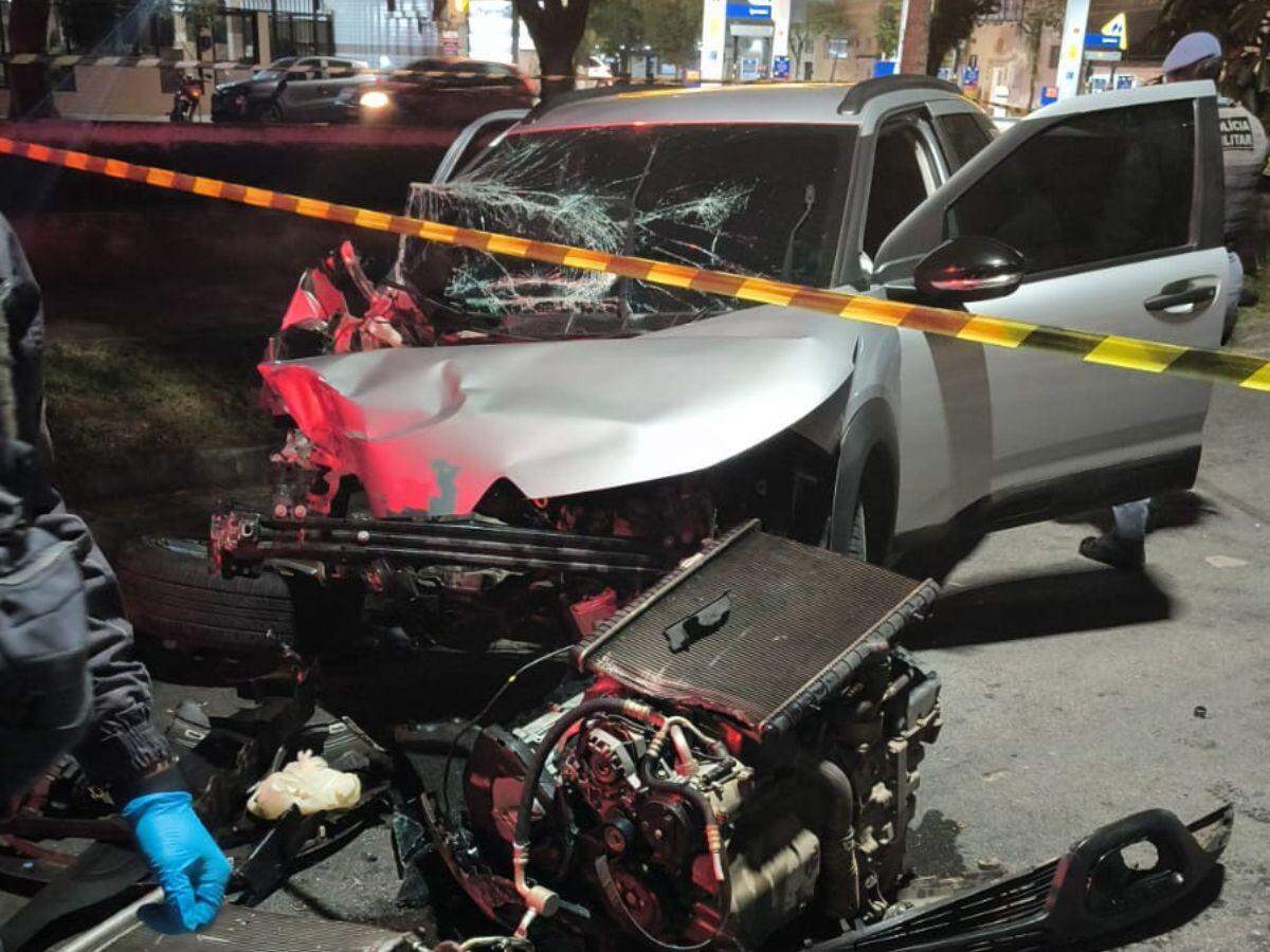 Motor do veículo foi parar no chão