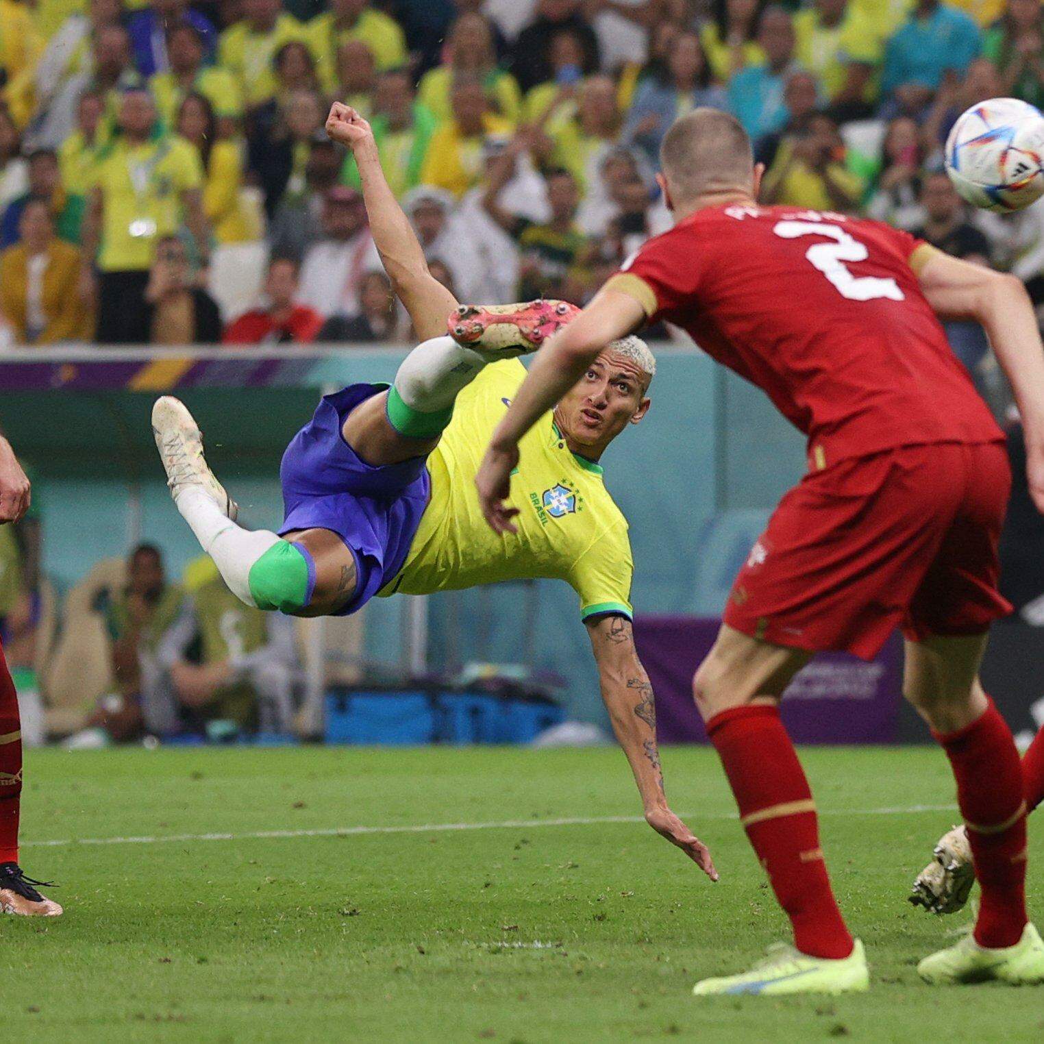 A última estreia da seleção, no Catar, em 2022, foi marcada pela bela atuação do atacante Richarlison, que marcou dois gols na vitória sobre a Sérvia, sendo um deles de voleio