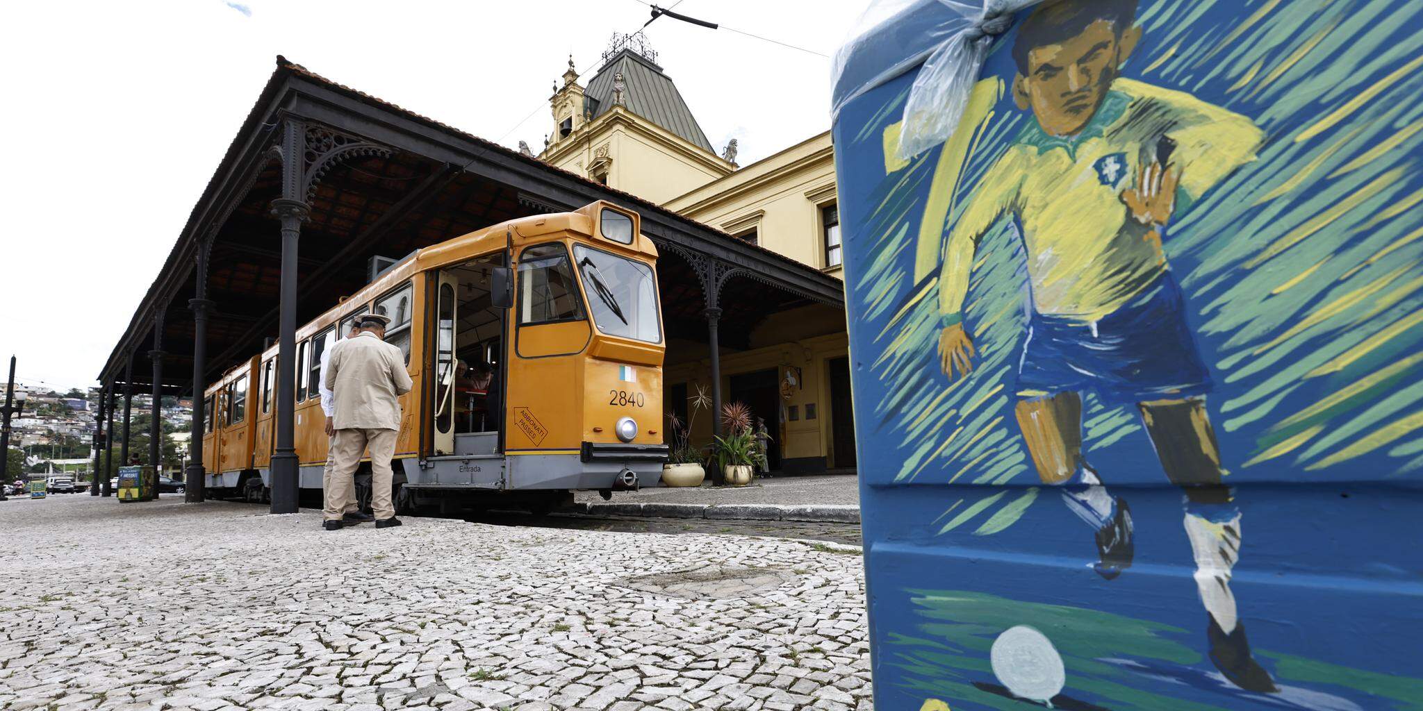 Campeões mundiais e jogadores que deixaram sua marca no futebol estarão no Valongo neste sábado (13) pela manhã