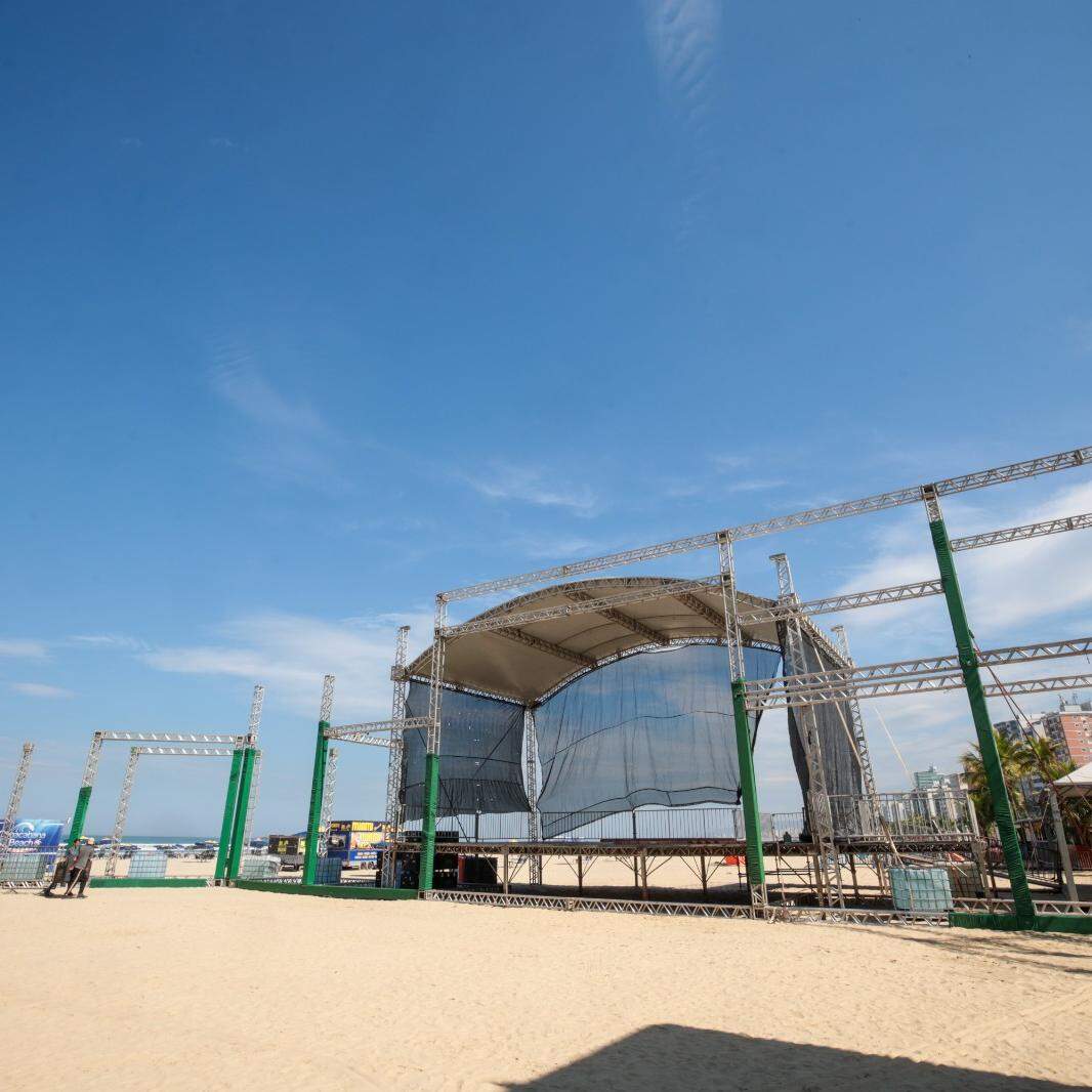 Em Praia Grande, uma arena especial foi montada na praia do bairro Guilhermina com megatelões