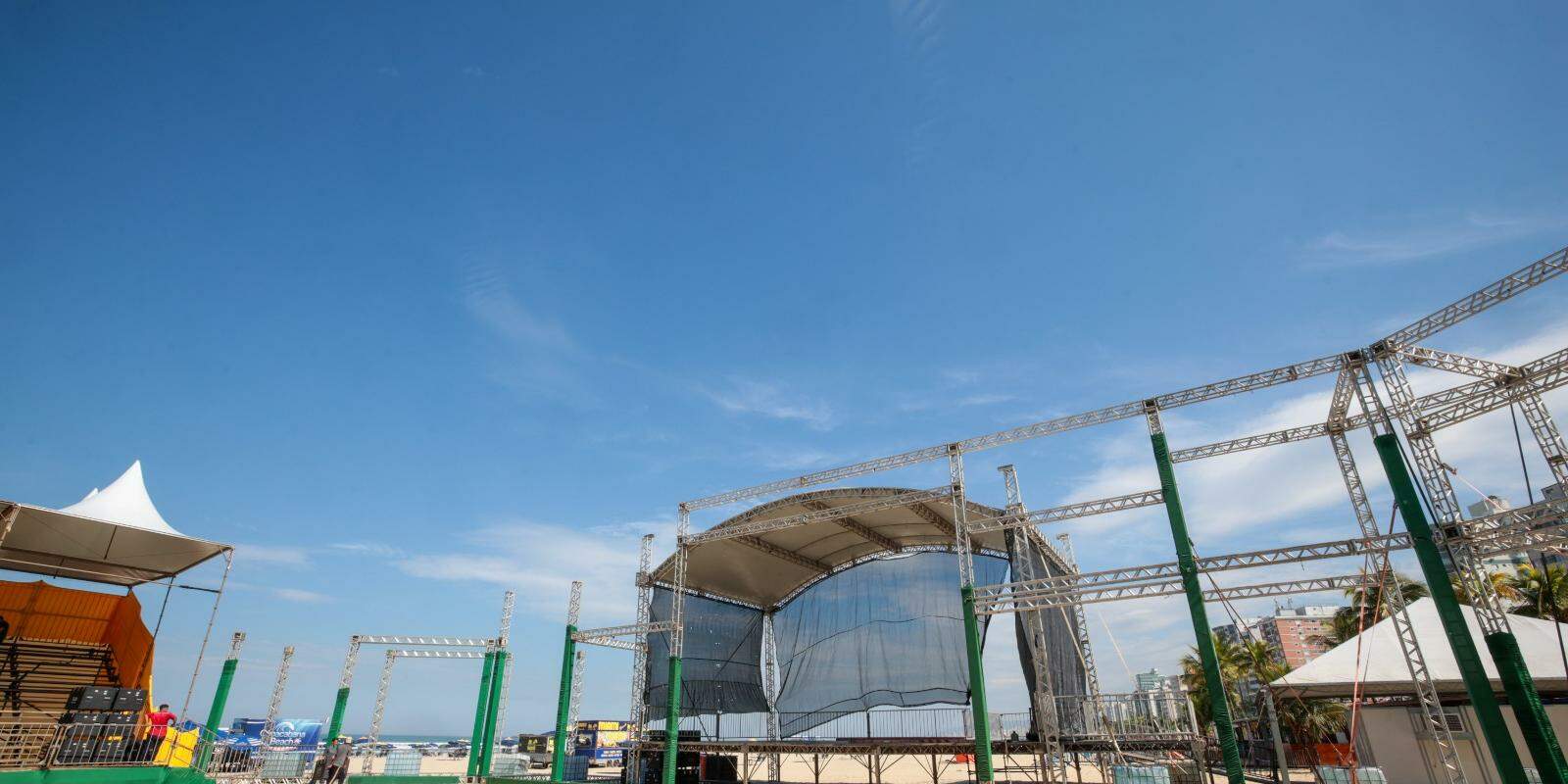 Em Praia Grande, uma arena especial foi montada na praia do bairro Guilhermina com megatelões