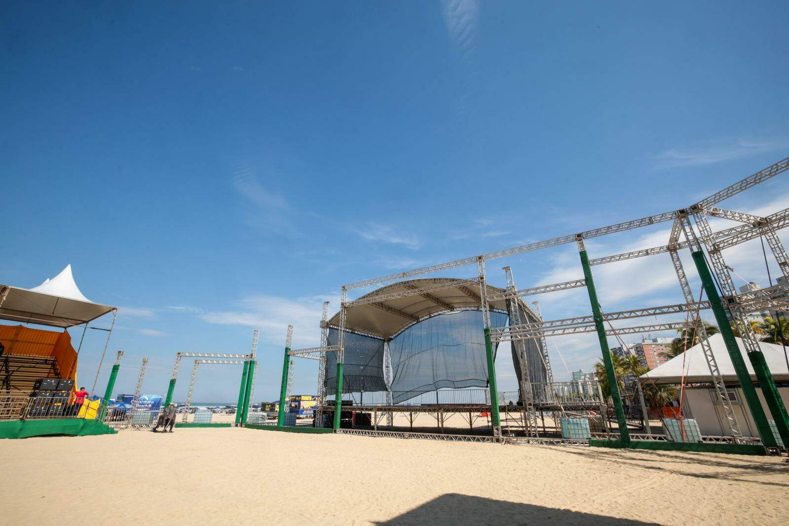 Em Praia Grande, uma arena especial foi montada na praia do bairro Guilhermina com megatelões