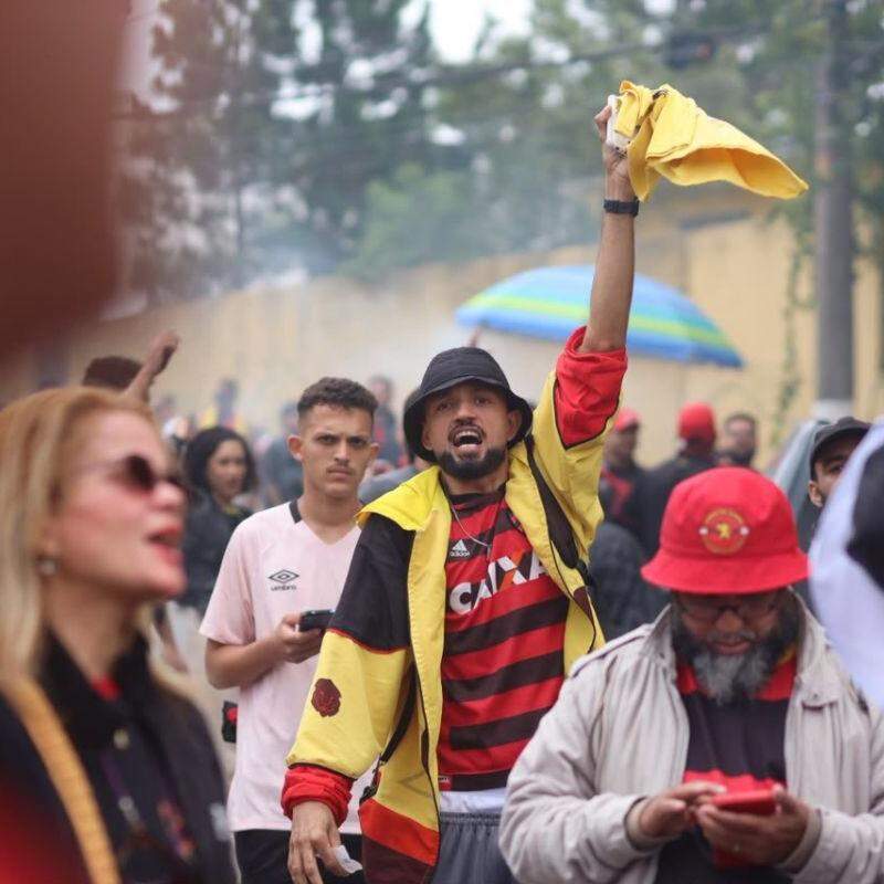 Torcida do Sport compareceu ao estádio 1º de Maio, em São Bernardo, para o confronto contra o time da casa neste domingo (14)