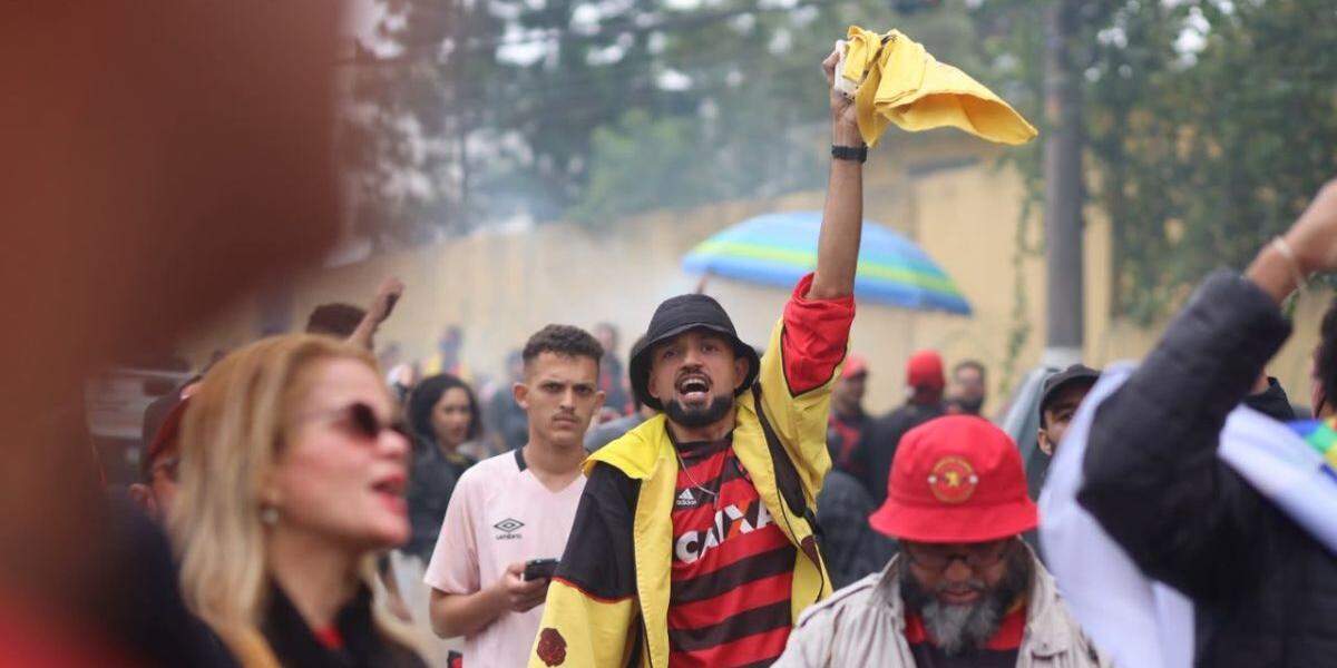Torcida do Sport compareceu ao estádio 1º de Maio, em São Bernardo, para o confronto contra o time da casa neste domingo (14)