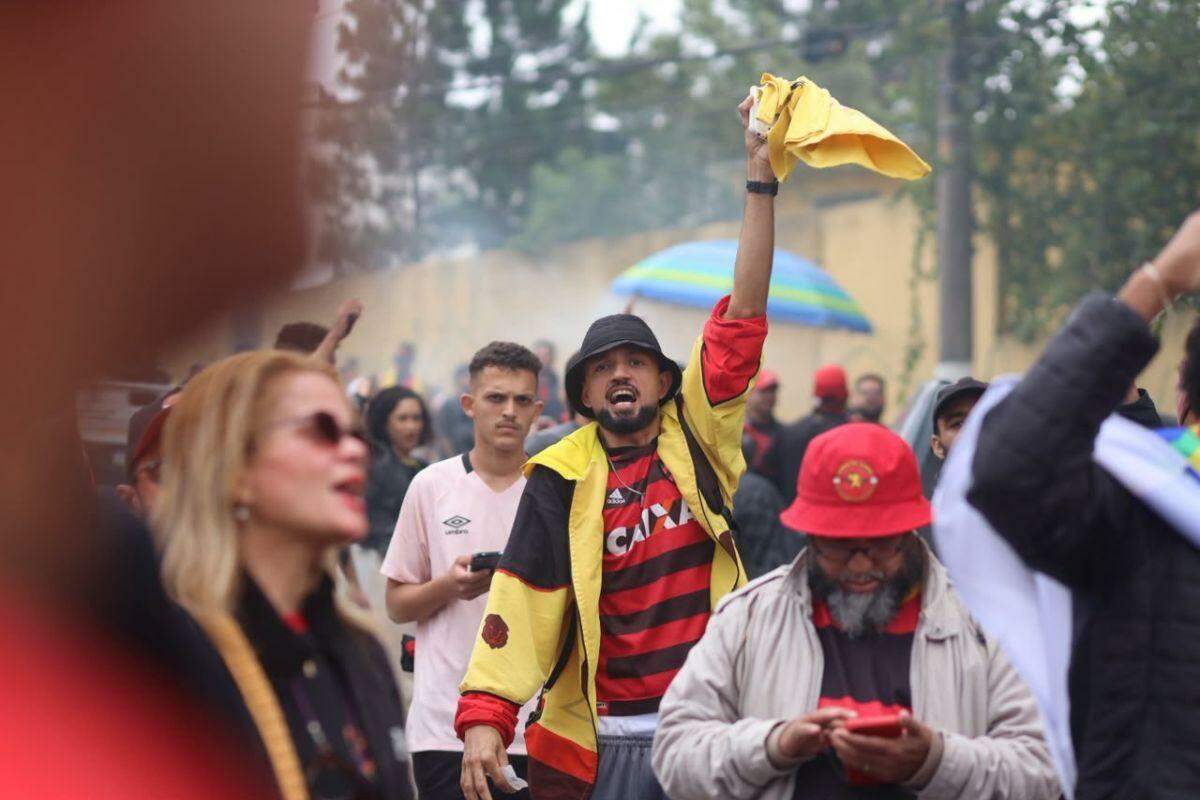 Torcida do Sport compareceu ao estádio 1º de Maio, em São Bernardo, para o confronto contra o time da casa neste domingo (14)