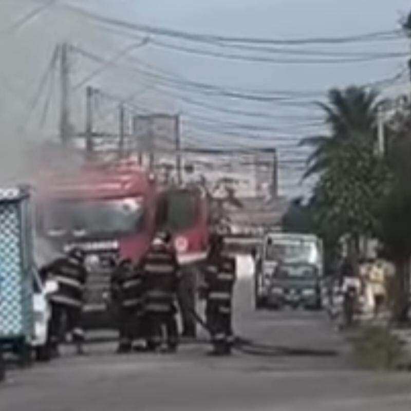 Ambos foram atingidos pelas chamas e sofreram danos principalmente nas partes internas
