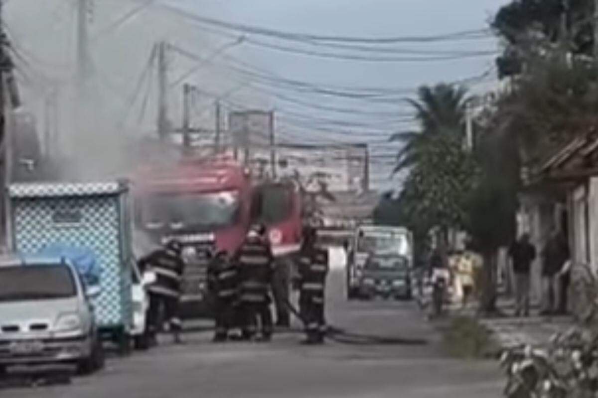 Ambos foram atingidos pelas chamas e sofreram danos principalmente nas partes internas
