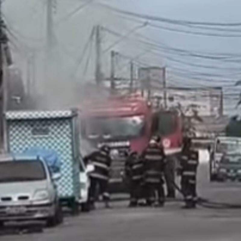 Ambos foram atingidos pelas chamas e sofreram danos principalmente nas partes internas