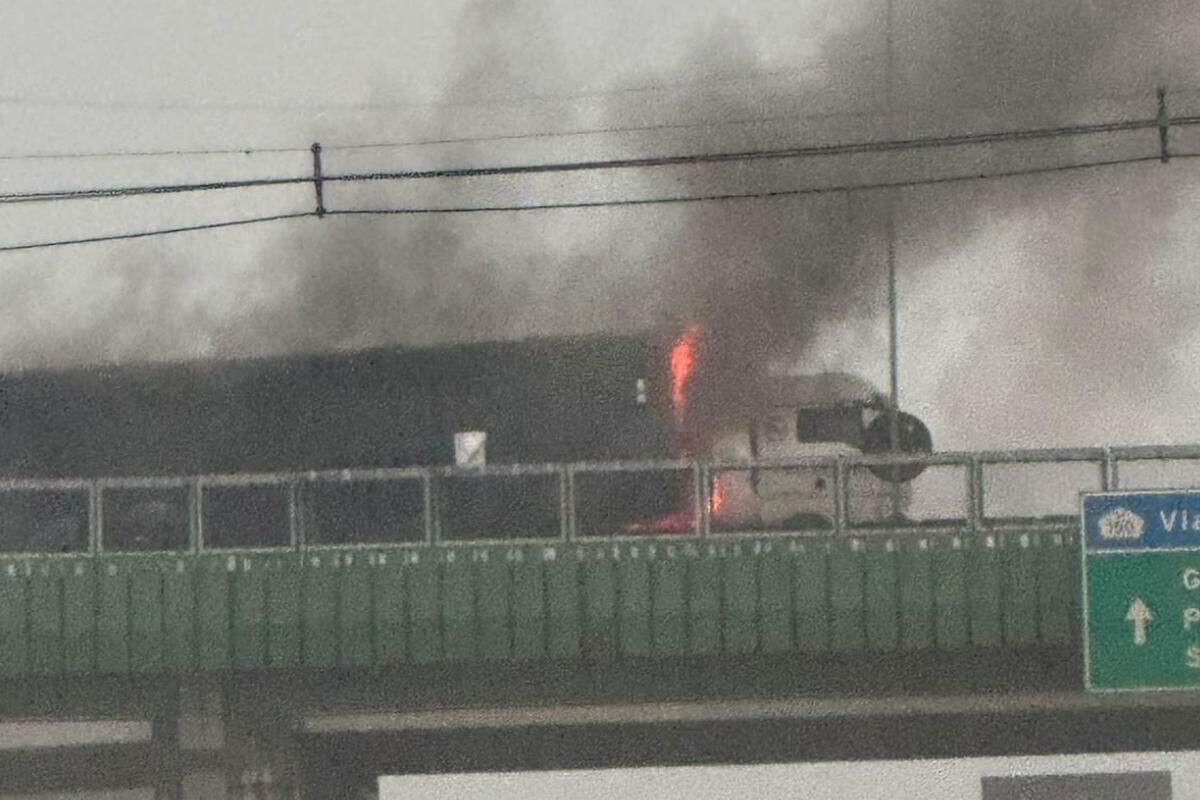 Incêndio foi no km 60 da Via Anchieta, em Cubatão, e causou lentidão
