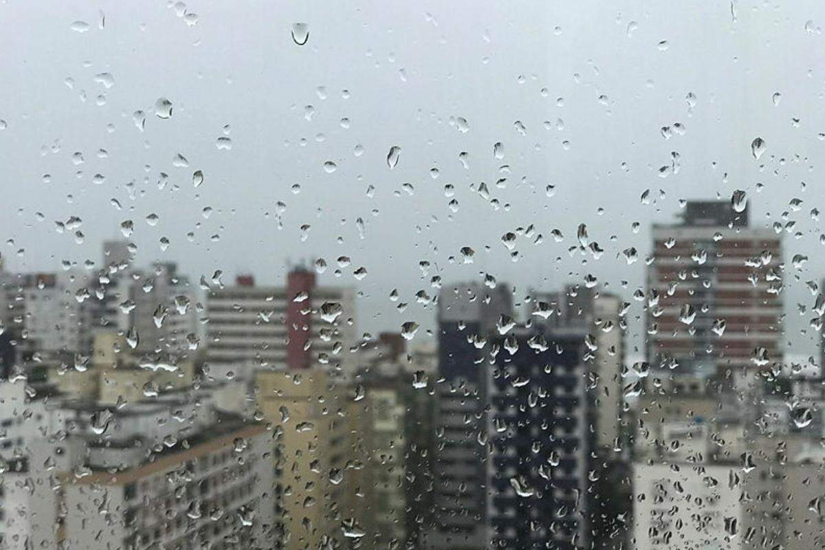 Chuva atinge a Baixada Santista entre segunda (15) e quarta (17); na sexta (19), os termômetros caem