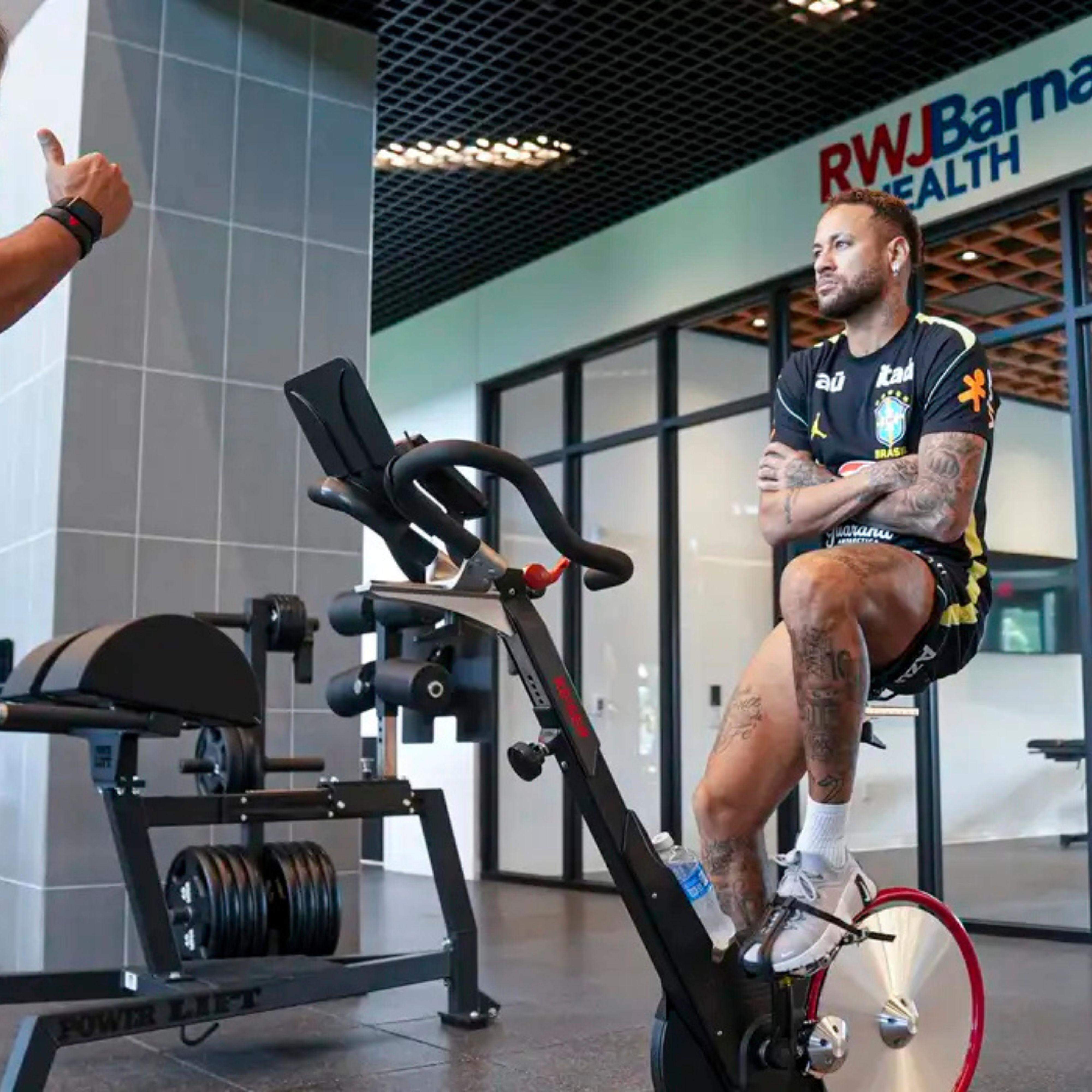 Neymar faz novo exame e segue sem treinar na seleção brasileira