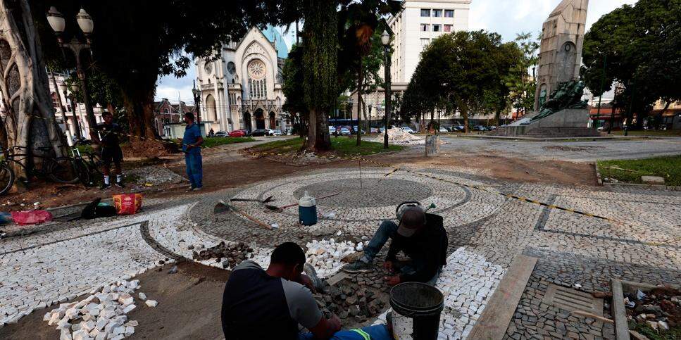 Revitalização de praça no Centro de Santos é bancada com recursos da Prefeitura e do Dadetur, do Estado