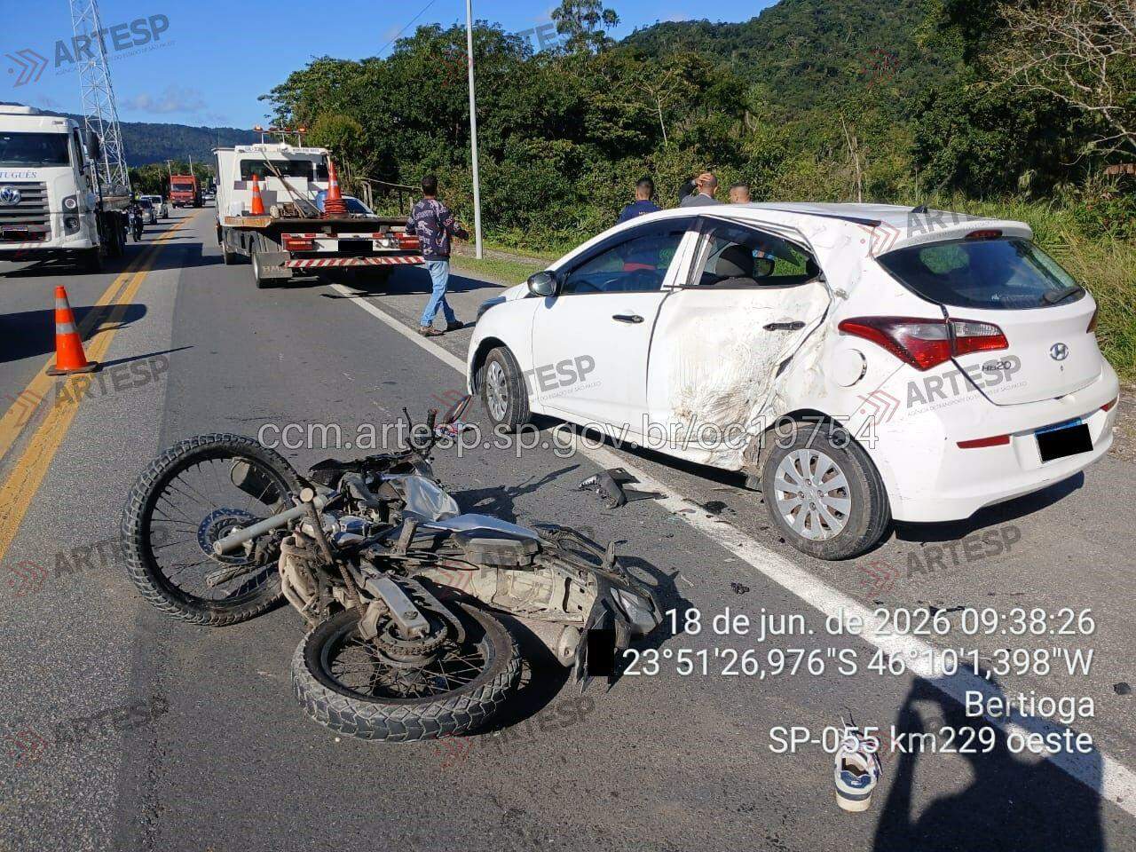 Equipes da Polícia Militar Rodoviária, do Serviço de Atendimento Móvel de Urgência (Samu) e da concessionária responsável pela rodovia atenderam a ocorrência
