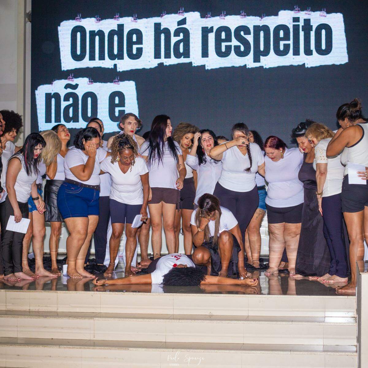 Comuma narrativa emocionante, a montagem leva o público a refletir