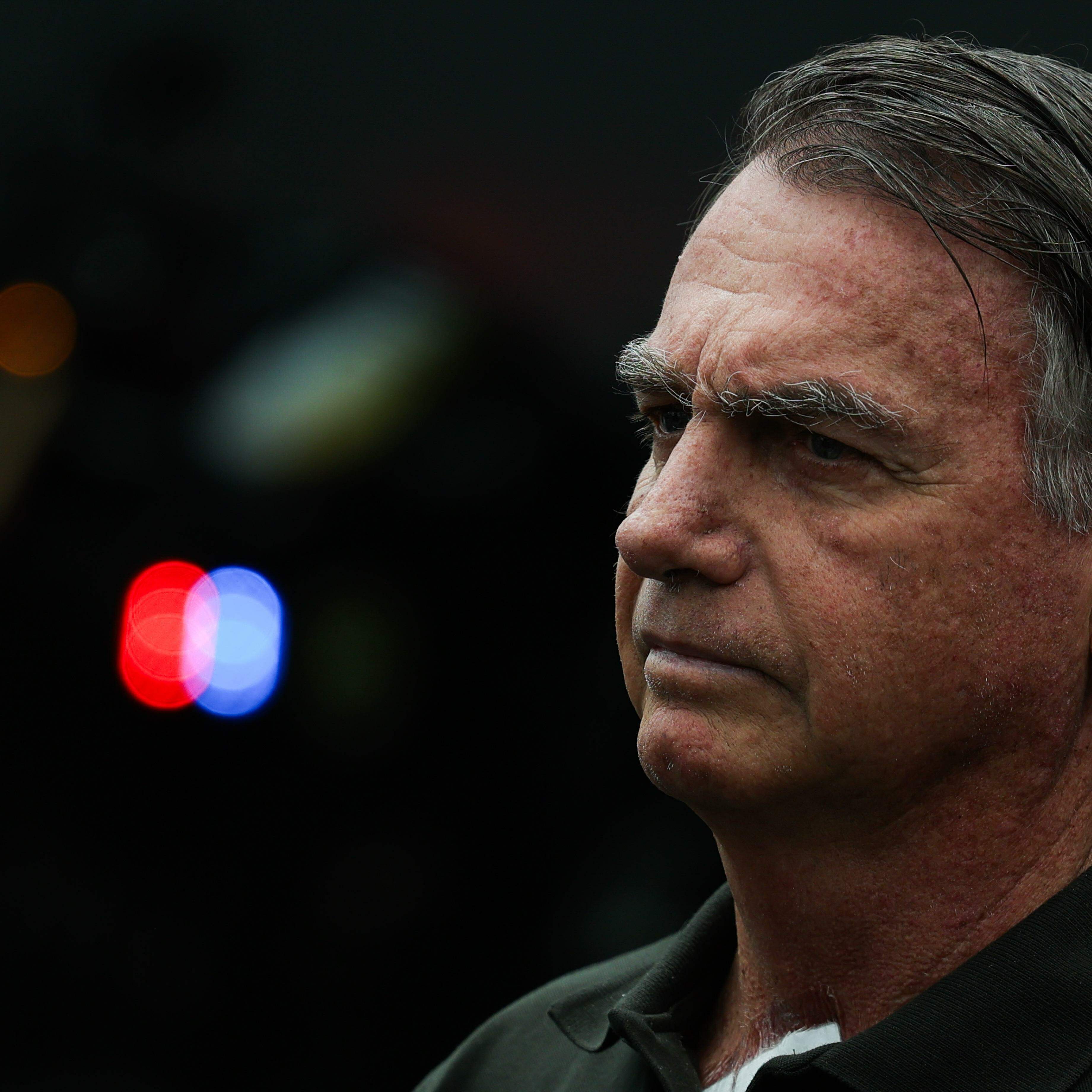 Bolsonaro foi condenado pelo STF a uma pena de 27 anos e três meses por tentativa de golpe de Estado