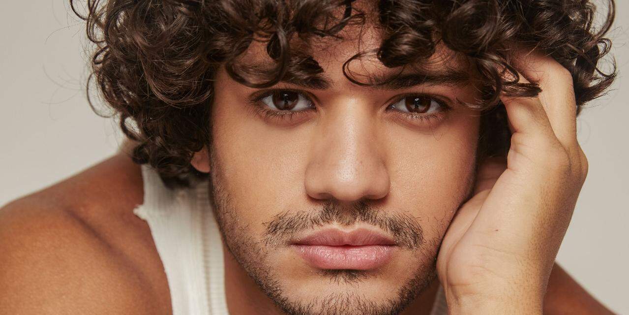 Gabriel Santana celebra sucesso