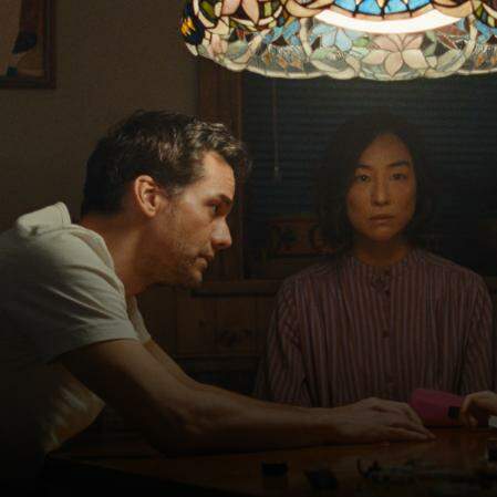 A Netflix lança em 7 de agosto o thriller de ficção científica A Última Casa, com Wagner Moura e Greta Lee