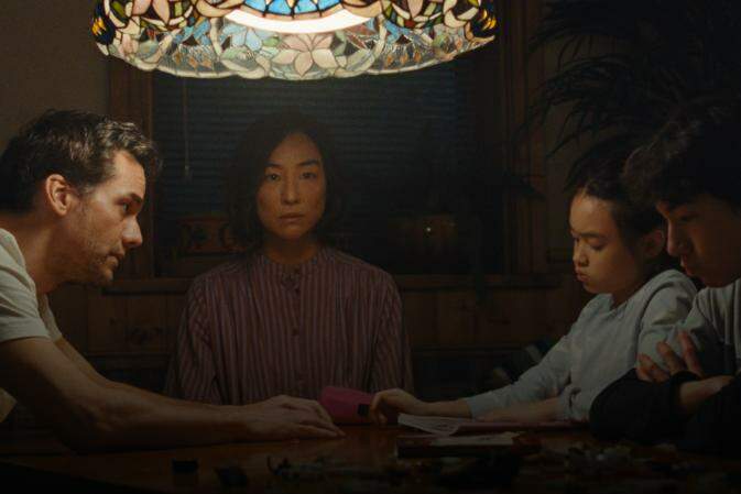 A Netflix lança em 7 de agosto o thriller de ficção científica A Última Casa, com Wagner Moura e Greta Lee