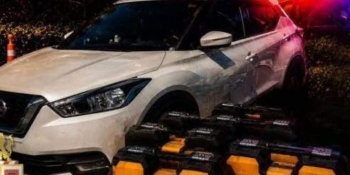 Policiais militares encontraram o veículo quando deixava o local com seis parafusadeiras furtadas