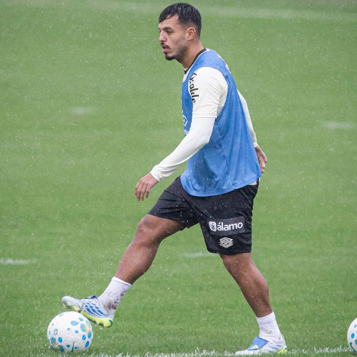 Gabriel Menino só fez dois jogos sob o comando de Cuca, mas será opção no segundo semestre