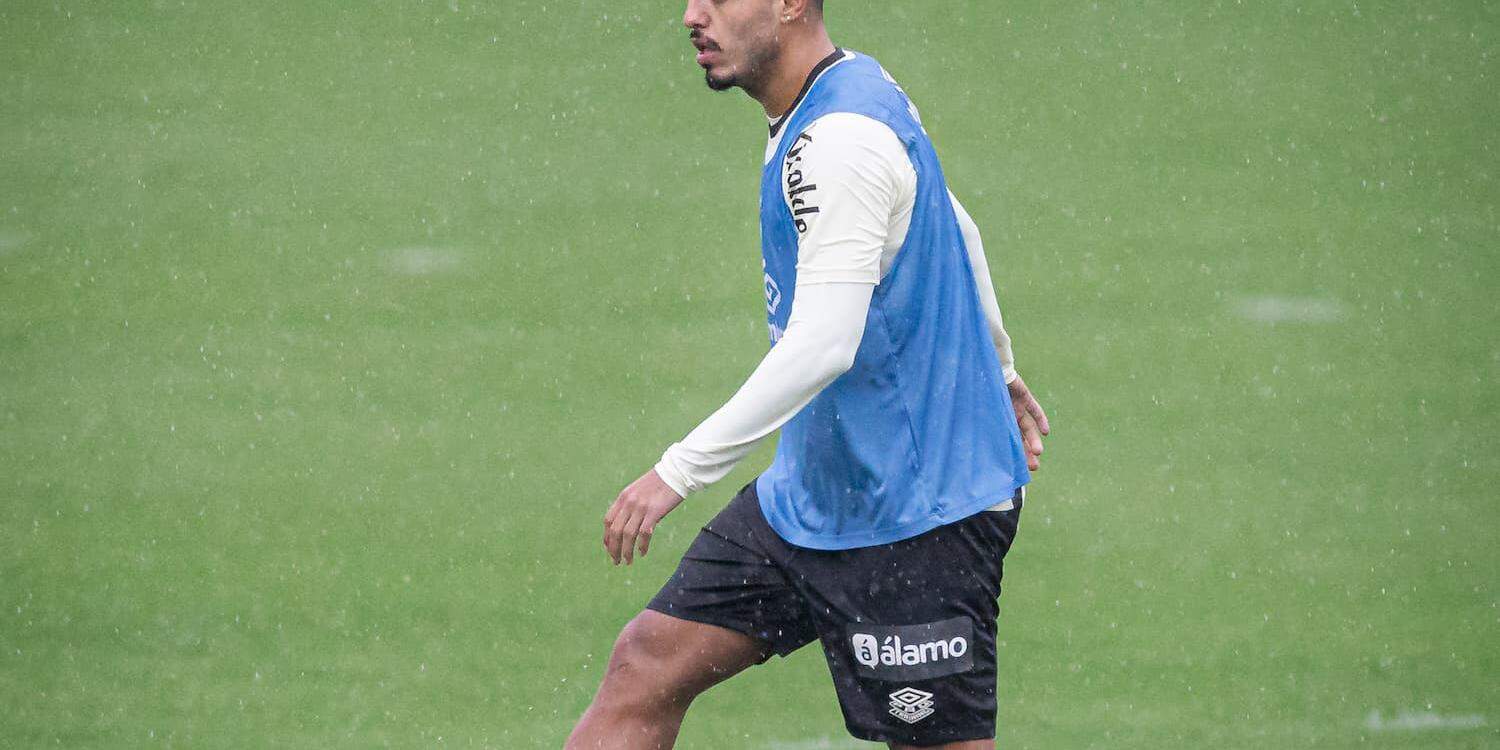 Gabriel Menino só fez dois jogos sob o comando de Cuca, mas será opção no segundo semestre