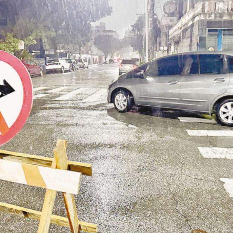 Quem está na Rua Ricardo Pinto não pode mais virar à direita na Rua Piratininga, agora com mão única