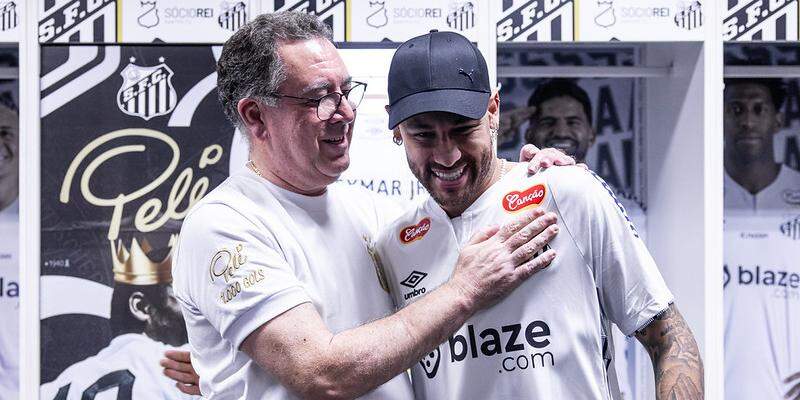 A gestão de Marcelo Teixeira, que trouxe Neymar de volta, ainda não conseguiu quitar os direitos de imagem do craque