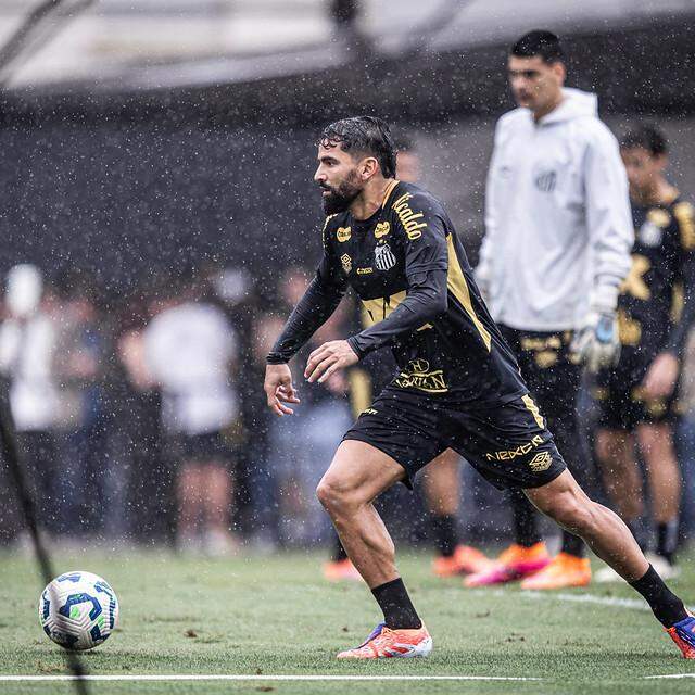 Rincón chegou à Vila em 2023, mas nunca chegou a ser titular absoluto no meio-campo santista