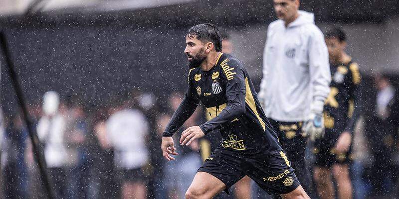 Rincón chegou à Vila em 2023, mas nunca chegou a ser titular absoluto no meio-campo santista