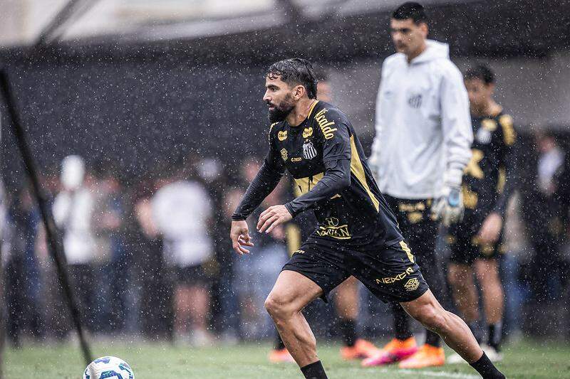 Rincón chegou à Vila em 2023, mas nunca chegou a ser titular absoluto no meio-campo santista
