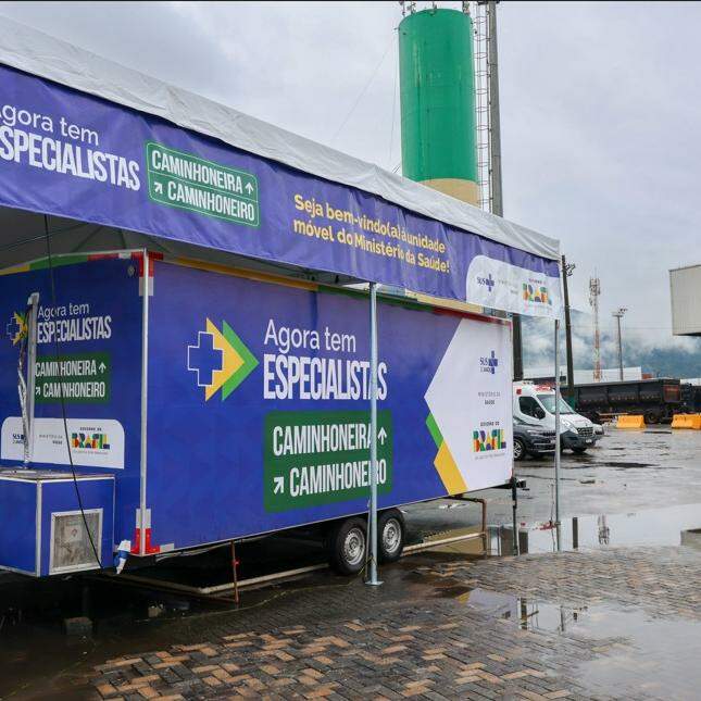 Em Cubatão, Padilha entregou unidade móvel do programa Aqui Tem Especialistas para caminhoneiros