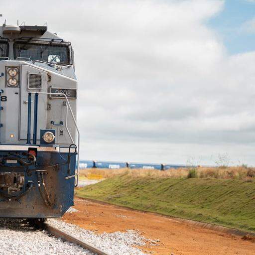 The 160-km project consists of a 130-wagon train set designed to transport larger cargo volumes to the Port of Santos