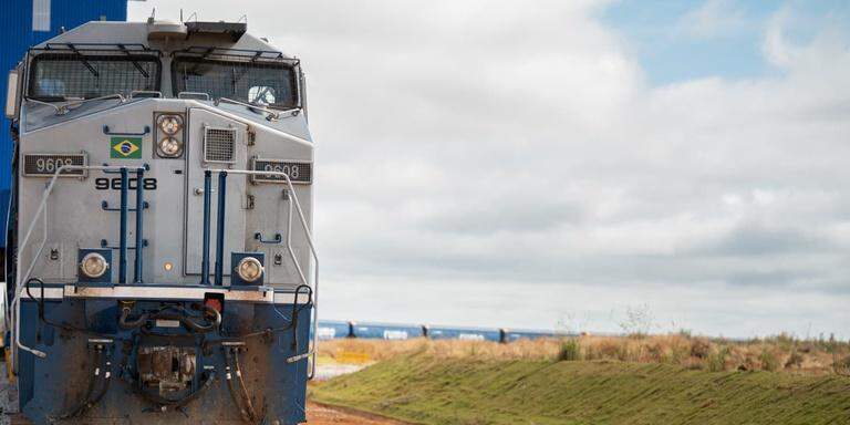 The 160-km project consists of a 130-wagon train set designed to transport larger cargo volumes to the Port of Santos