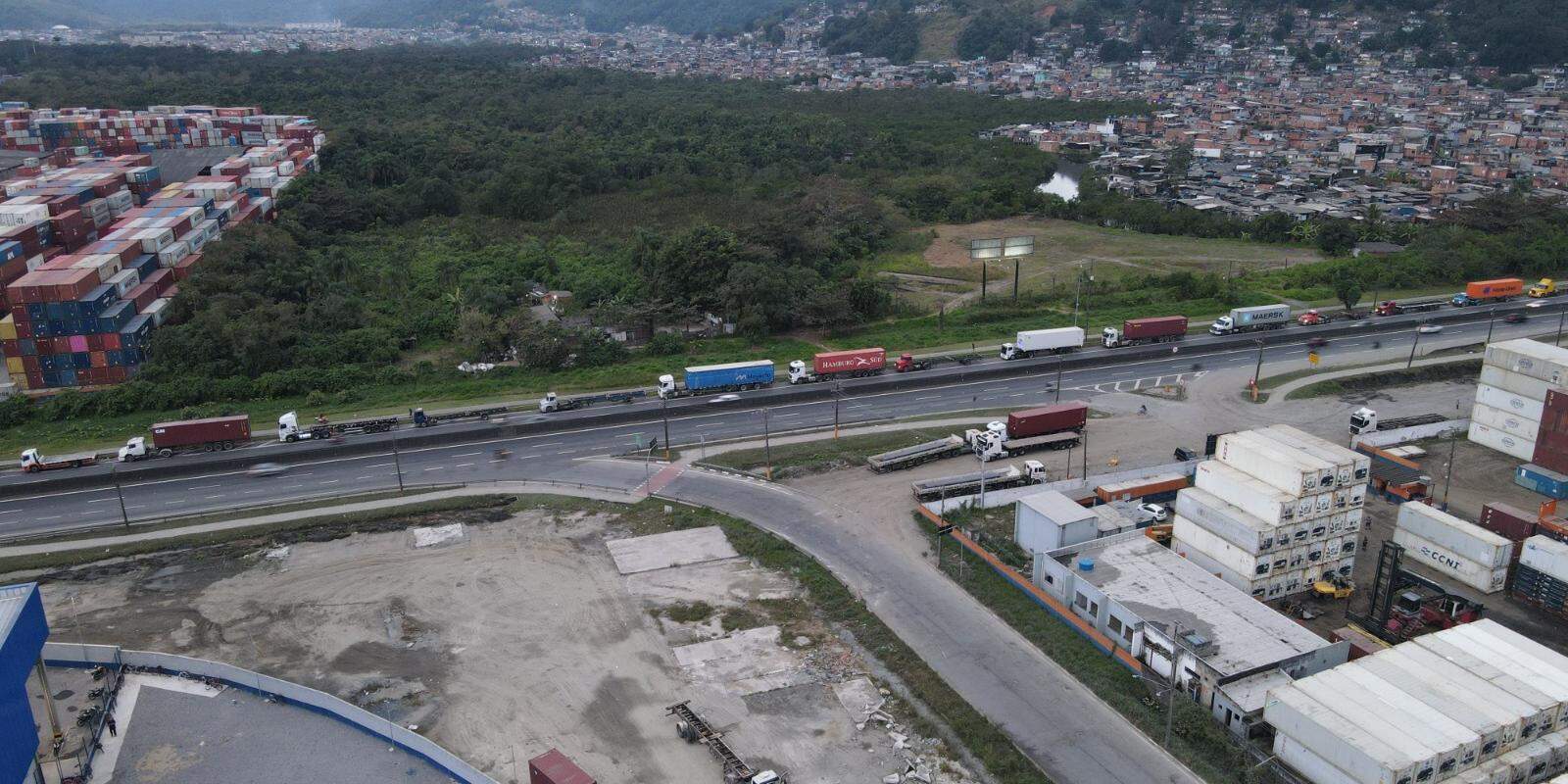 Áreas de 59,5 mil metros quadrados em Guarujá serão usadas para obras de expansão da Perimetral