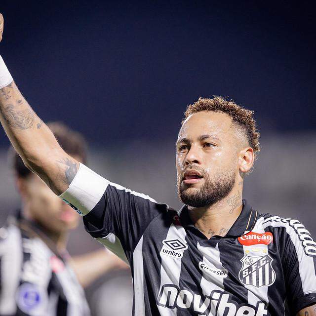 Neymar tem contrato com o Santos até o final de 2026 e pode assinar um pré-contrato com outro clube em julho