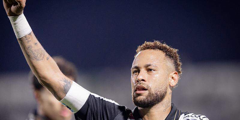 Neymar tem contrato com o Santos até o final de 2026 e pode assinar um pré-contrato com outro clube em julho