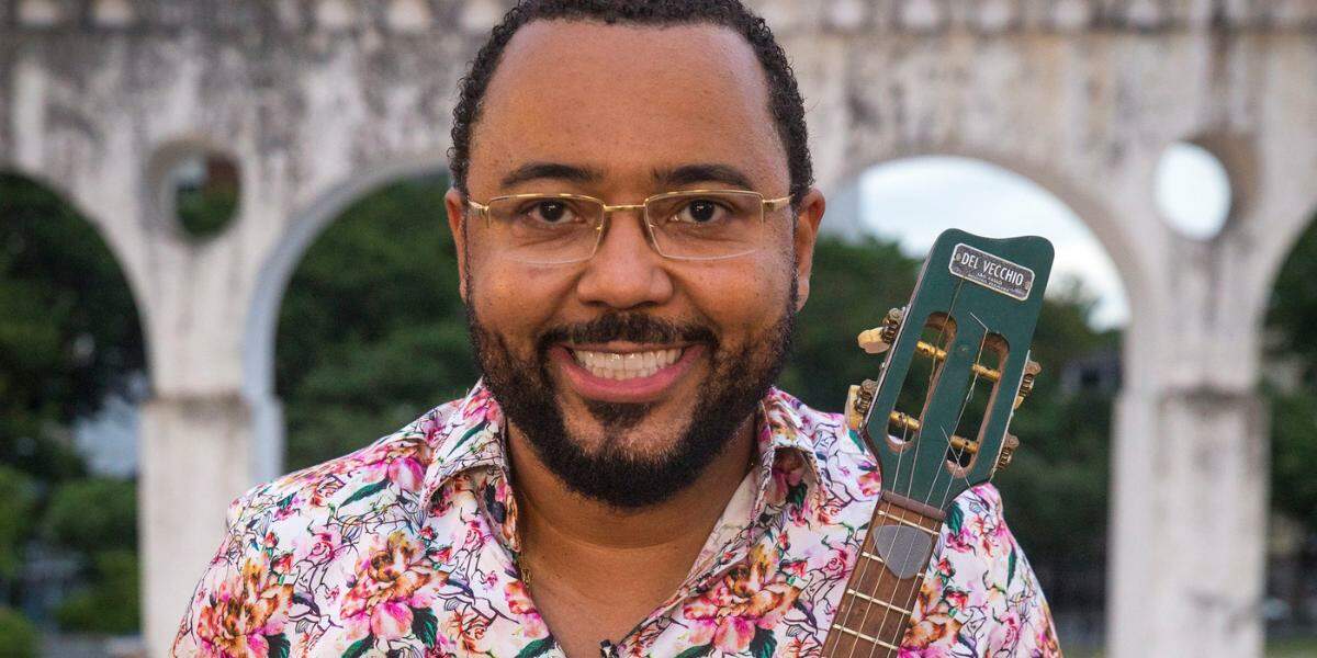 Dudu Nobre leva seus sucessos ao palco neste domingo, às 21 horas, em Guarujá