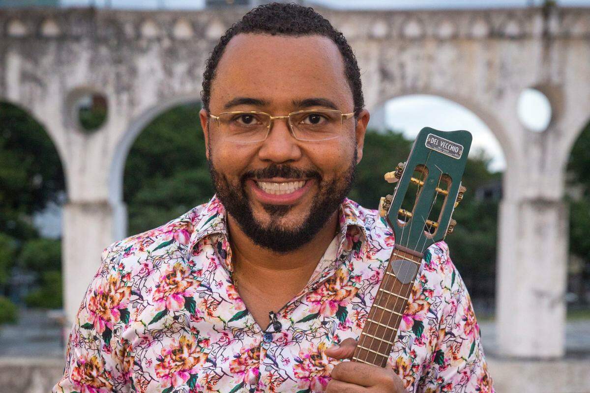 Dudu Nobre leva seus sucessos ao palco neste domingo, às 21 horas, em Guarujá