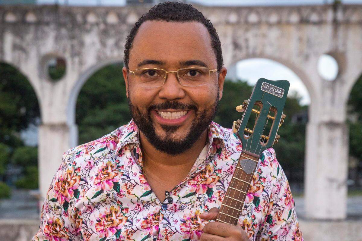 Dudu Nobre leva seus sucessos ao palco neste domingo, às 21 horas, em Guarujá
