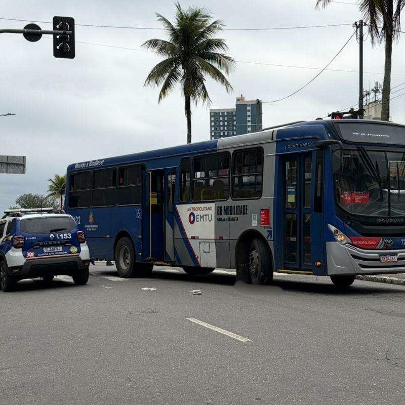 Vítima foi atingida no cruzamento da Avenida Presidente Wilson com a Rua Visconde do Rio Branco, em São Vicente