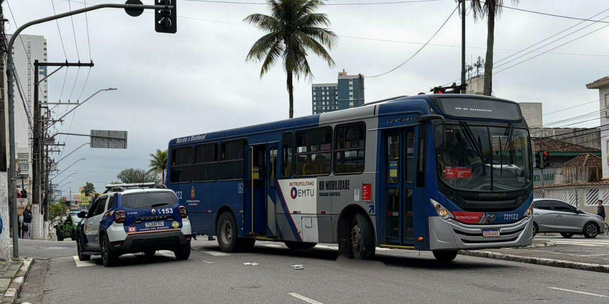 Vítima foi atingida no cruzamento da Avenida Presidente Wilson com a Rua Visconde do Rio Branco, em São Vicente