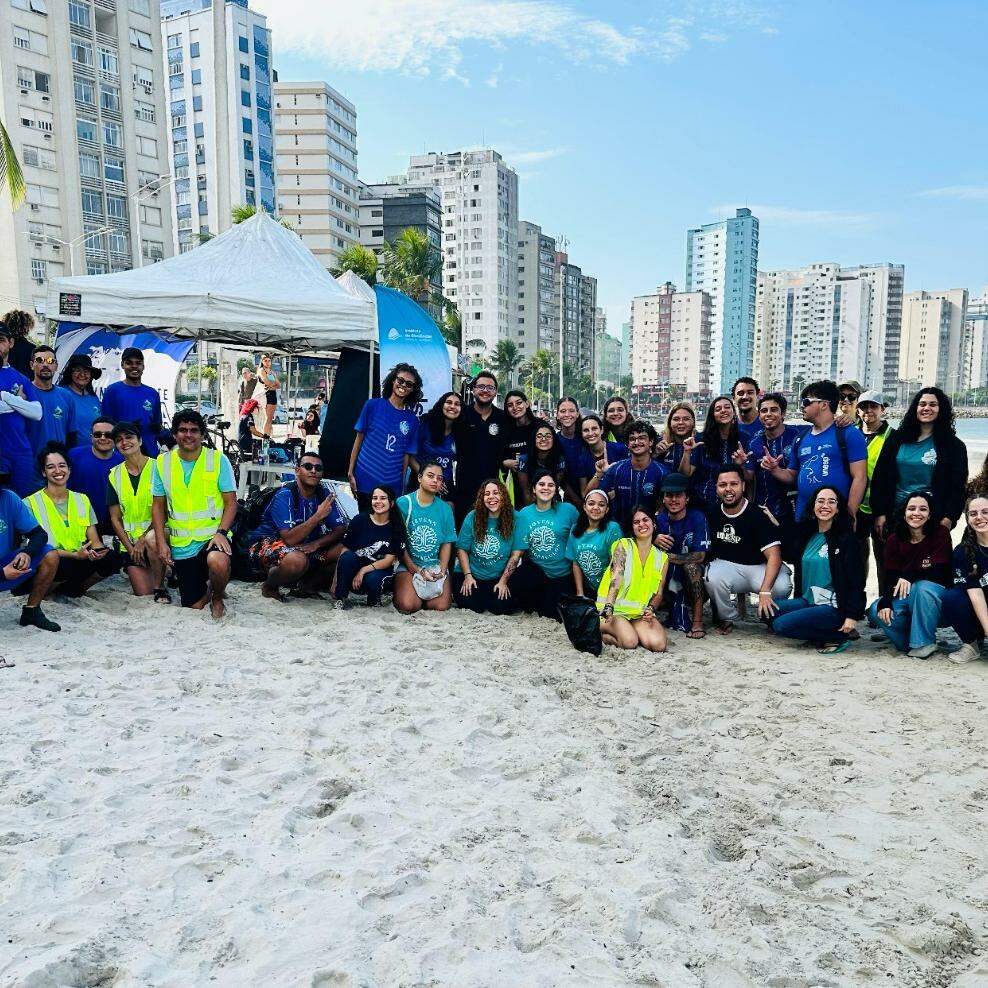 A iniciativa reuniu mais de 100 voluntários e recolheu mais de 300 kg de resíduos em São Vicente