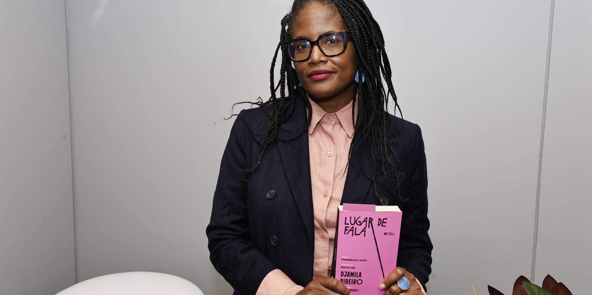 Best-seller iniciou a Coleção Feminismos Plurais e recebe edição ampliada pela Editora Rosa dos Tempos