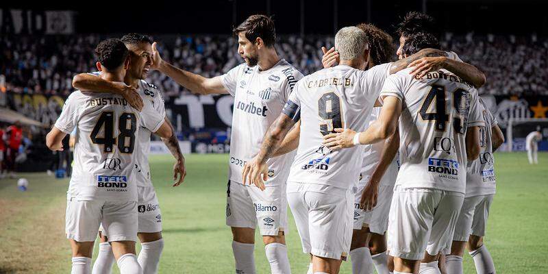 O Santos comemorou a vaga aos playoffs da Copa Sul-Americana após derrotar o Deportivo Cuenca na Vila