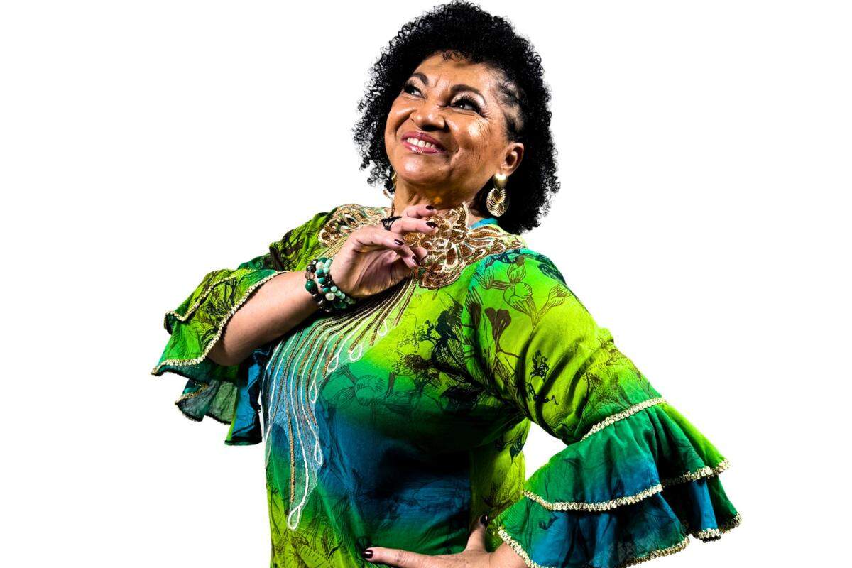Cantora Diana apresenta um espetáculo que revisita sua trajetória