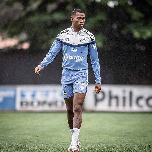 Jean Lucas foi comprado pelo Santos em 2023, mas não se safou naquele time que foi rebaixado à Série B do Brasileirão