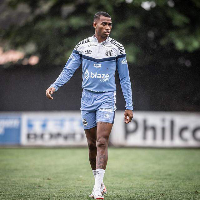 Jean Lucas foi comprado pelo Santos em 2023, mas não se safou naquele time que foi rebaixado à Série B do Brasileirão