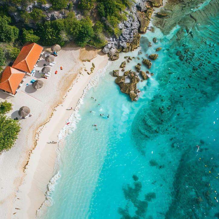 Ilha tem praias cristalinas, arquitetura colonial, cultura vibrante e autêntica